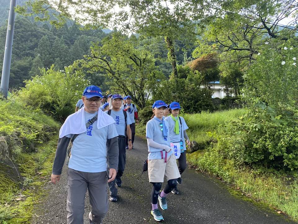 22２日目石楠花山荘出発